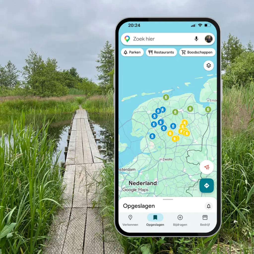 Telefoon met Google Maps waarop vlonderpaden in Groningen, Friesland en Drenthe te zien zijn