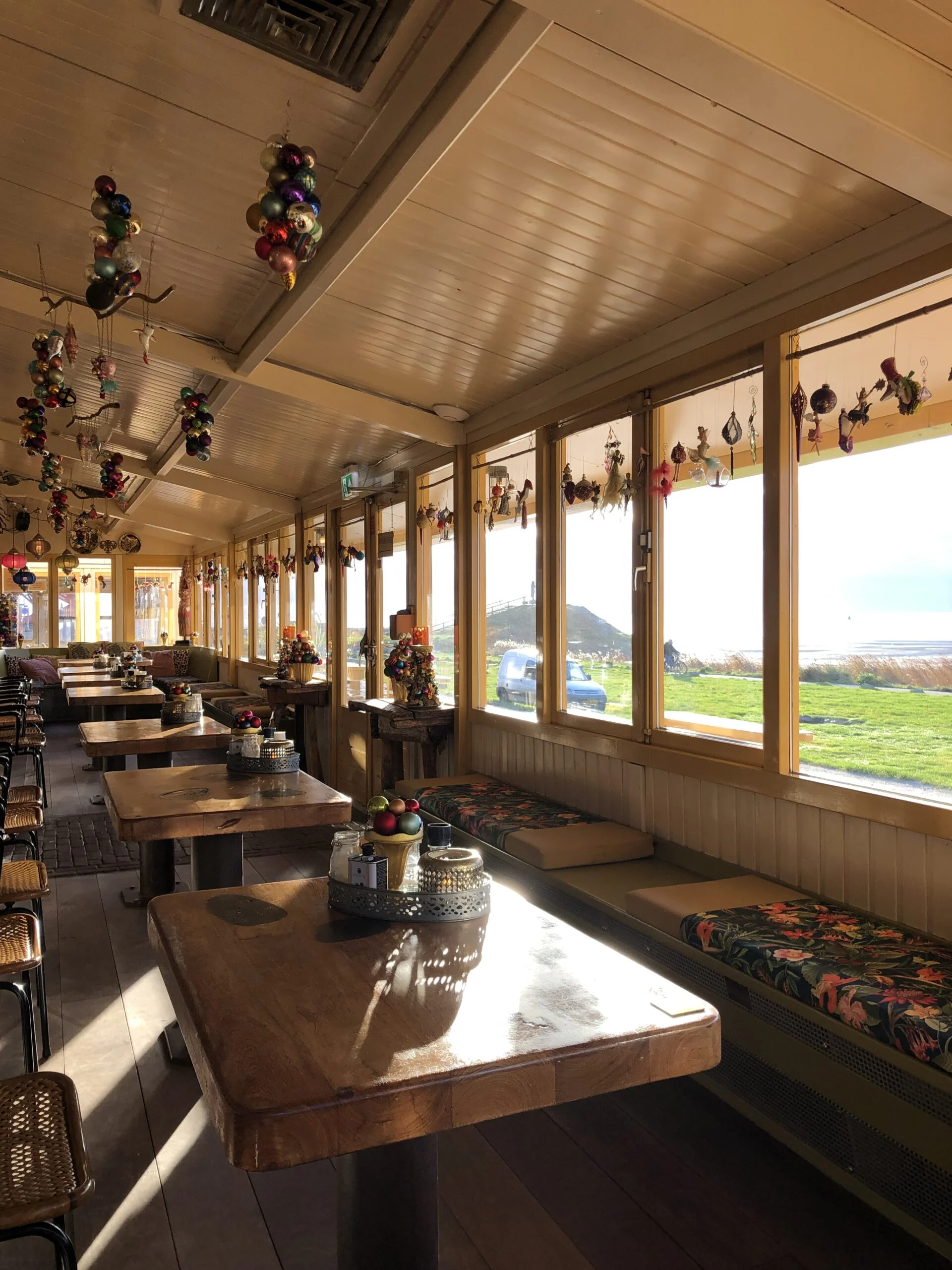 Binnenkant van restaurant ‘De Walvis’ op Terschelling
