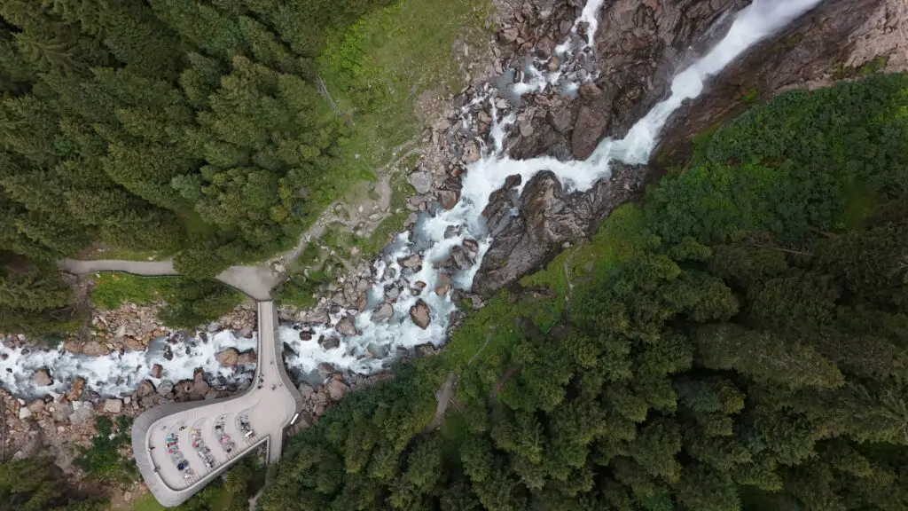 Grawa Wasserfall met tribune Stubaital