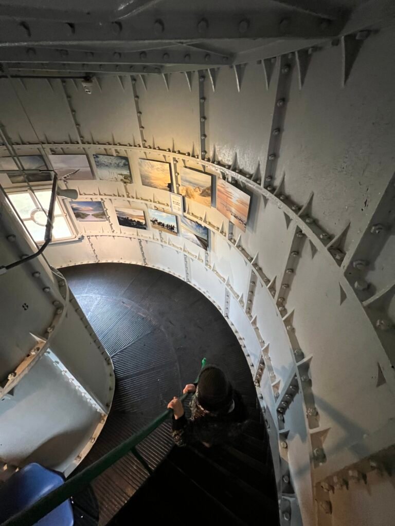 Trap in de binnenkant van de vuurtoren van Ameland