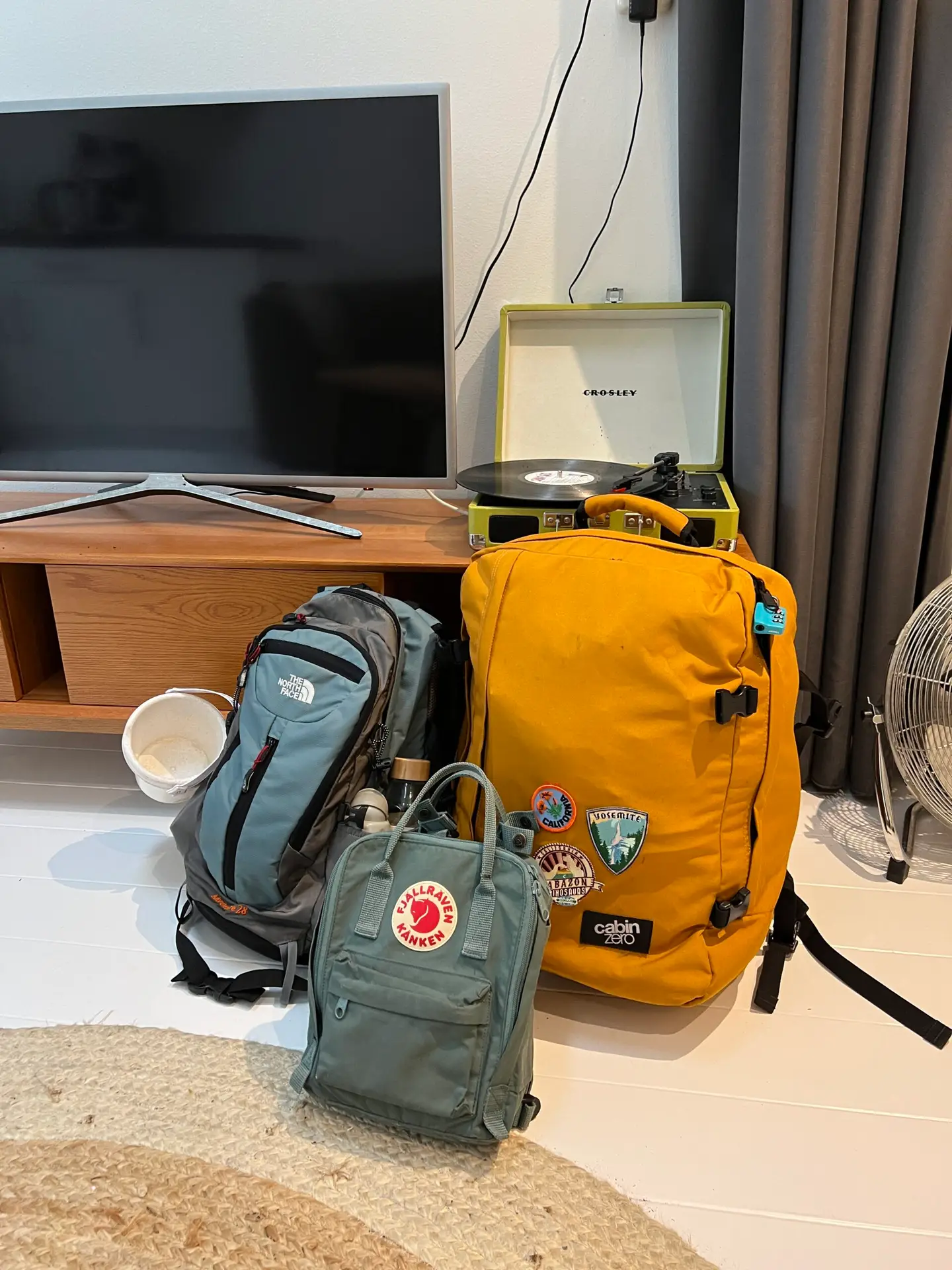 Bagage voor een paar dagen weg naar Ameland, klaar voor een gezinsvakantie