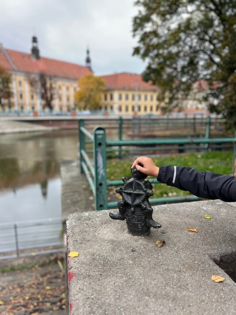 Kabouterbeeldjes in de straten van Wrocław, Polen