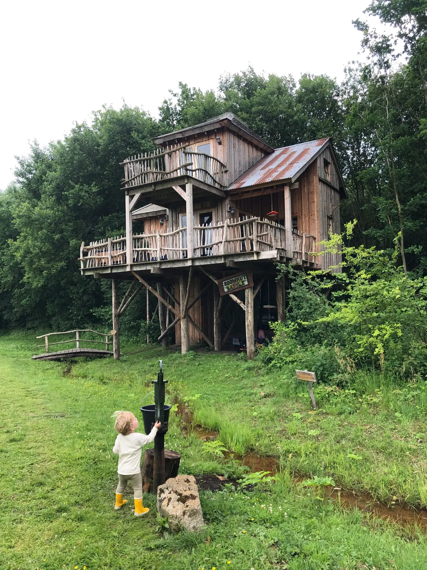 Boomhut om in te overnachten op Landgoed Tolhek in Anderen Drenthe