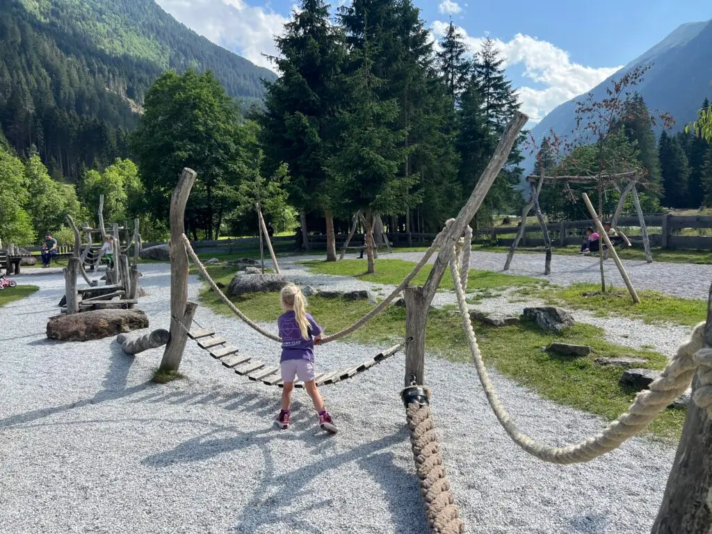 Kind in speeltuin Kid's Park Klaus Äuele Stubai
