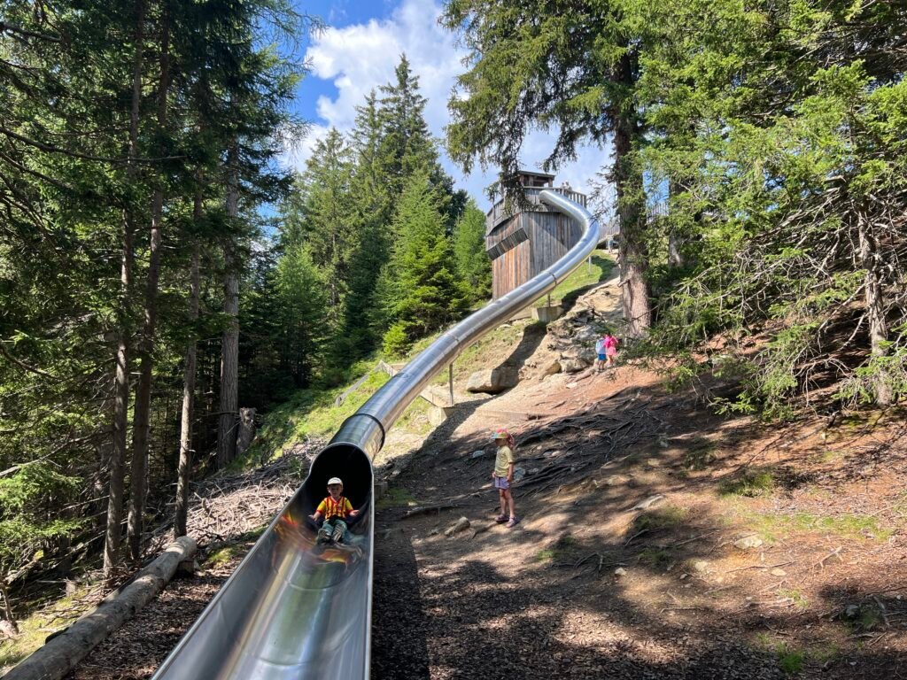 Glijbaan bij bergstation Serlesbahn Mieders, gratis te gebruiken met de Stubai Super Card