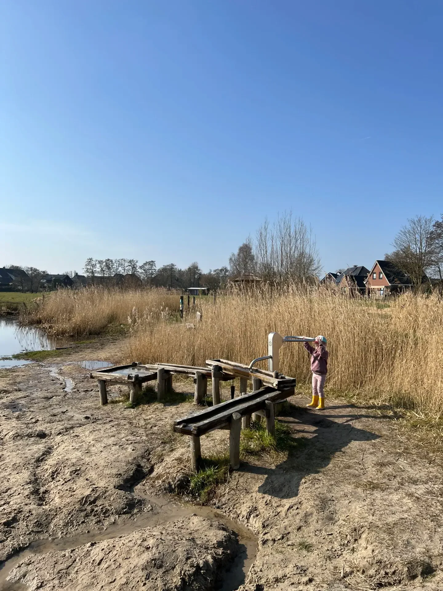 Waterpomp bij de speelweide van De Groene Dorpsploats in Lutjegast, Groningen