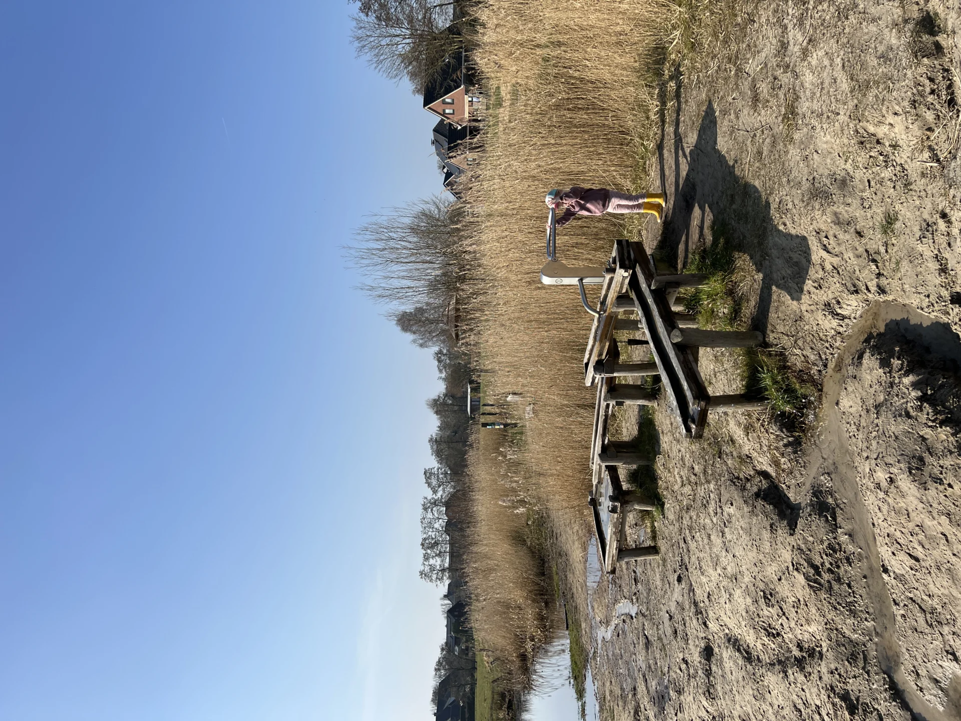 Waterpomp bij de speelweide van De Groene Dorpsploats in Lutjegast, Groningen